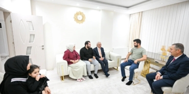 Kırklareli Valisi Turan devlet desteğiyle evlenen genç çiftlere misafir oldu