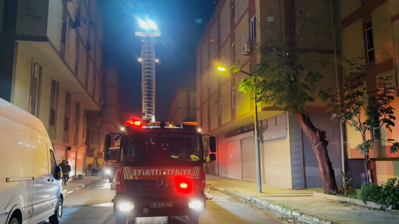 Başakşehir’de ayakkabı imalathanesindeki yangın söndürüldü