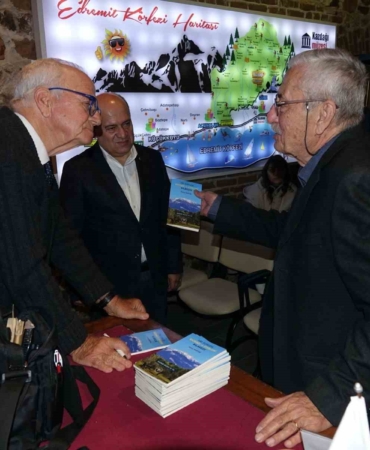 Prof. Dr. Kenan Mortan’ın "100 Soruda Kazdağları ve Etekleri Kılavuzu" kitabı tanıtıldı