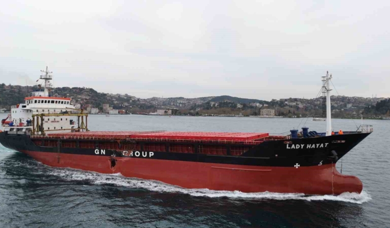 Romanya’da kazaya karışan Türk gemisi İstanbul Boğazı’ndan geçti