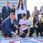 Vali Sözer, özel çocuklarla oyun oynadı