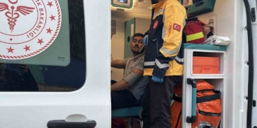 Kocaeli’de bina çatısında yangın: Baba ve oğlu dumandan etkilendi