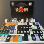 Bursa’da piyasa değeri 3 milyon lira olan kaçak cep telefonları ve USB kablolar ele geçirildi