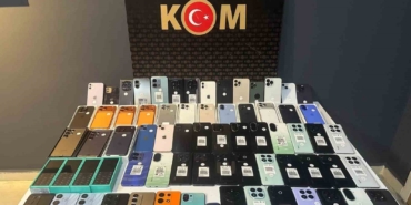 Bursa’da piyasa değeri 3 milyon lira olan kaçak cep telefonları ve USB kablolar ele geçirildi