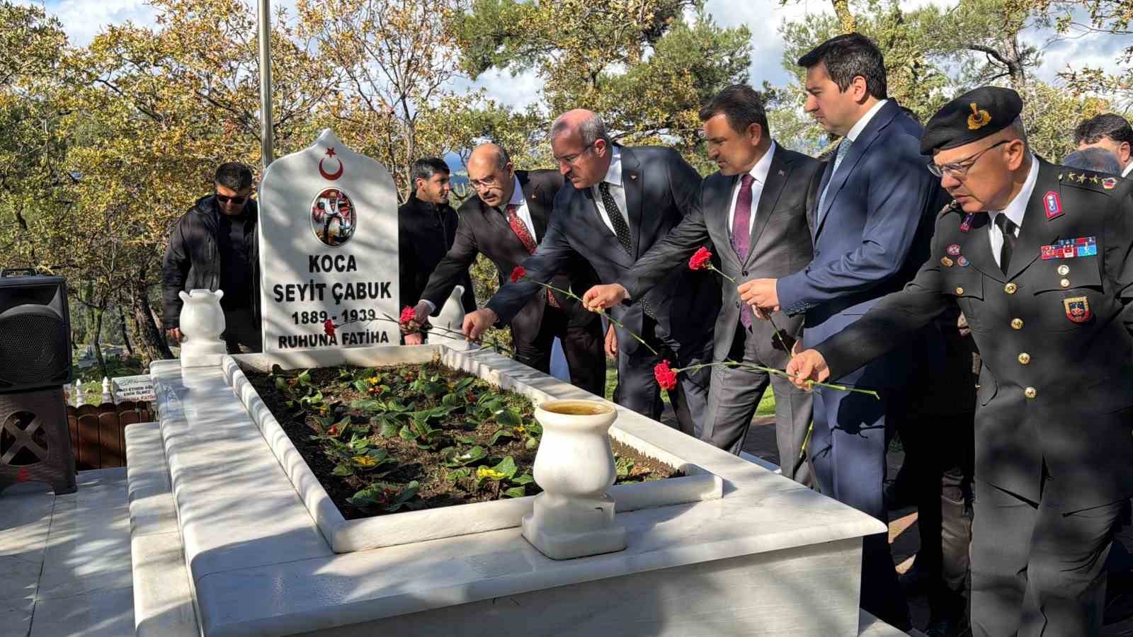 Çanakkale kahramanı Seyit Onbaşı vefatının 86. yılında kabri başında anıldı