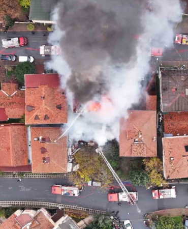 Ümraniye’de korkutan yangın: 4 kişi kurtarıldı