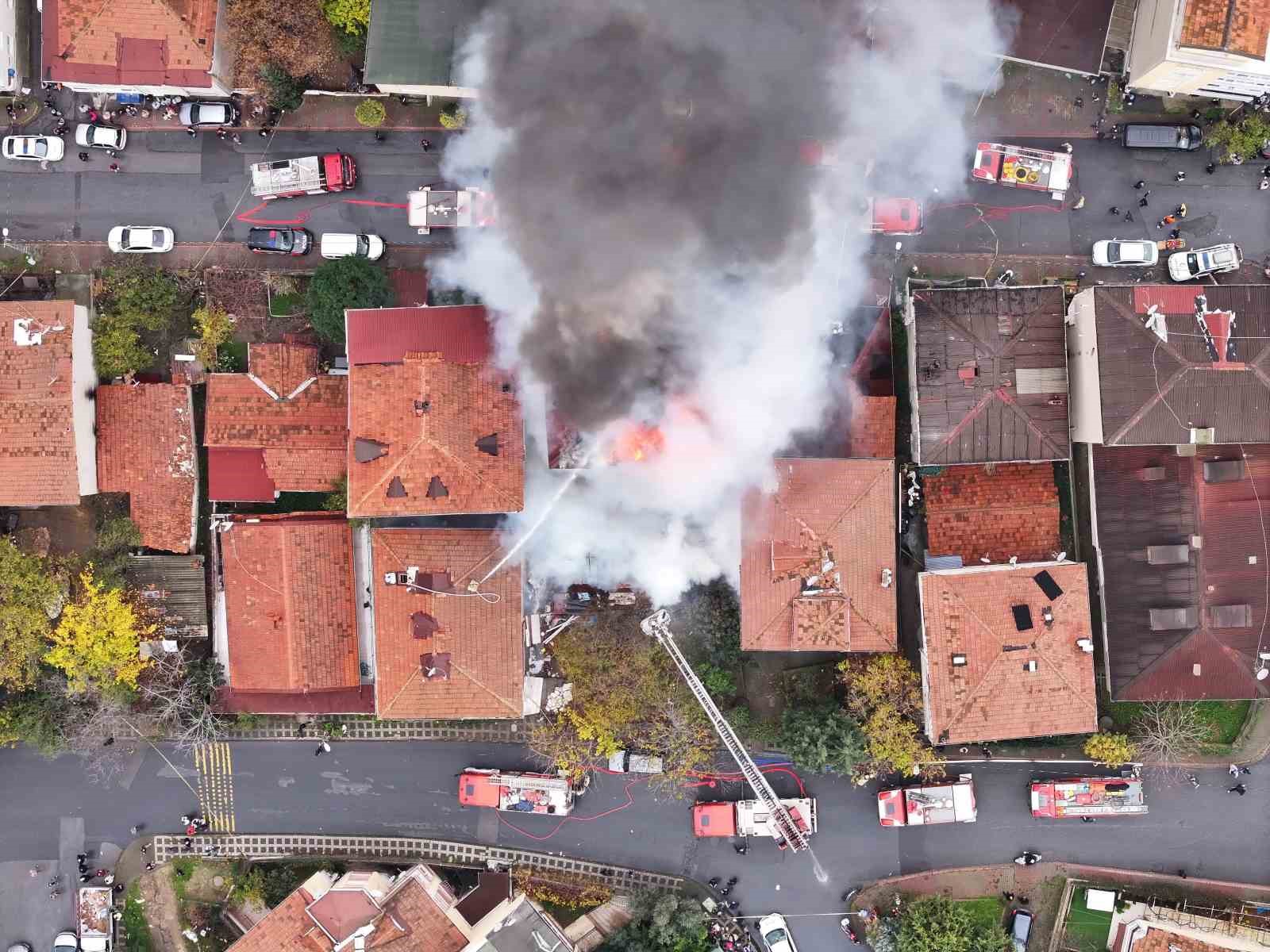 Ataşehir’de korkutan yangın: 4 kişi kurtarıldı
