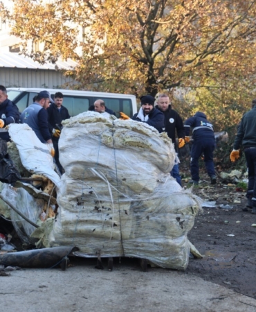 Kartepe’deki sanayi bölgesinden 125 ton atık toplandı