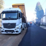 Erenler’de iki mahallede asfalt serim çalışmaları sürüyor