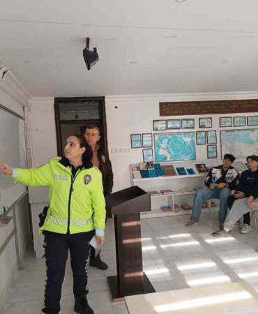Pehlivanköy’de lise öğrencilerine "Trafik Dedektifleri" eğitimi verildi