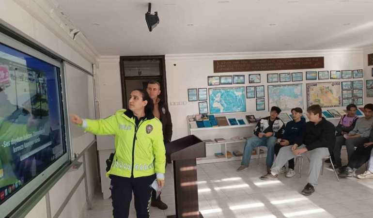 Pehlivanköy’de lise öğrencilerine "Trafik Dedektifleri" eğitimi verildi