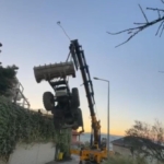 Mudanya’da kepçenin vinçten düştüğü anlar kameraya yansıdı