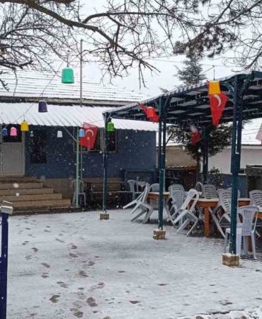 Bilecik’in yüksek kesimlerine mevsimin ilk karı düştü