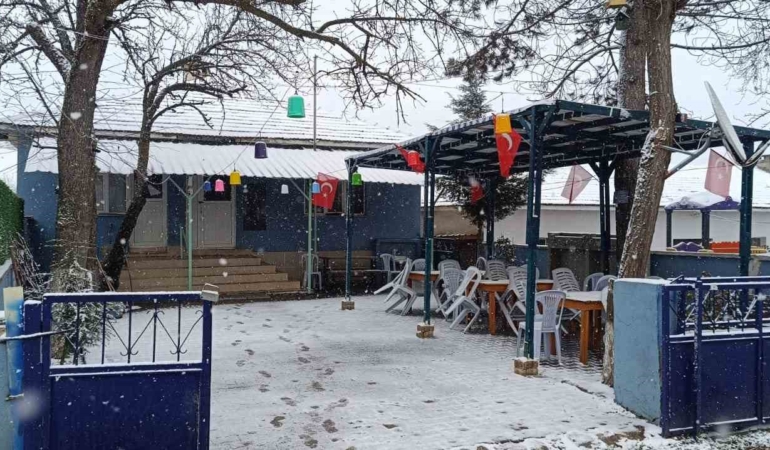 Bilecik’in yüksek kesimlerine mevsimin ilk karı düştü