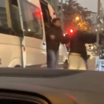 Ümraniye’de servis şoföründen kağıt toplayan kişiye yumruk