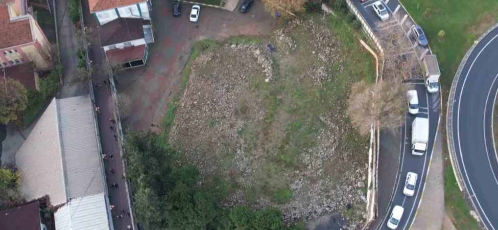 Hasar aldı denilerek İBB’nin yıktığı Avcılar E-5 yanındaki cami 6 yıldır yapılmadı