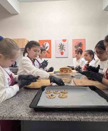 Kartepe’deki ilkokulda "Türkiye Yüzyılı Maarif Modeli" ile çok yönlü eğitim