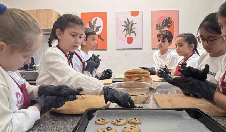 Kartepe’deki ilkokulda "Türkiye Yüzyılı Maarif Modeli" ile çok yönlü eğitim