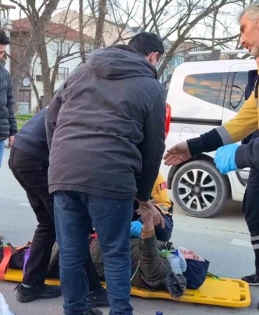 Yaralı motosiklet sürücüsü yaralı annesinin elini tutup moral verdi