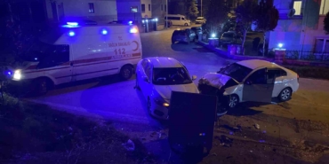 Bursa’da hız ihlali feci kazaya yol açtı: 2’si ağır 4 yaralı