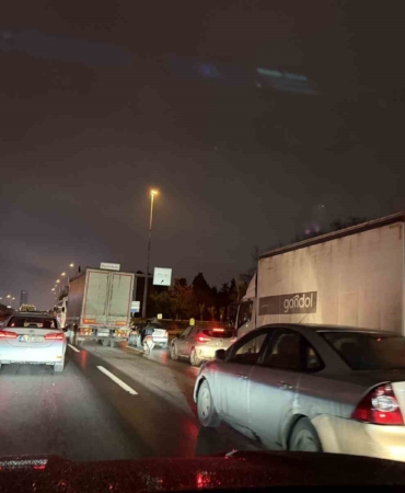 İstanbul’da trafik yüzde 90’a ulaştı, ağır vasıtalar dikkat çekti