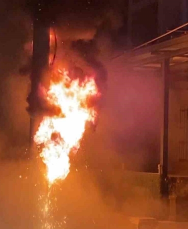 Cemevinde korku dolu anlar: Elektrik panosu patladı