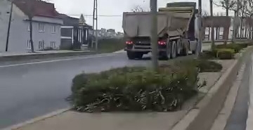 Arnavutköy’de hafriyat kamyonu ters yöne girerek süratle ilerledi