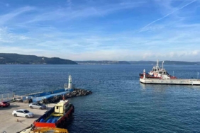 Çanakkale Boğazı sisin etkisini yitirmesiyle tekrar trafiğe açıldı