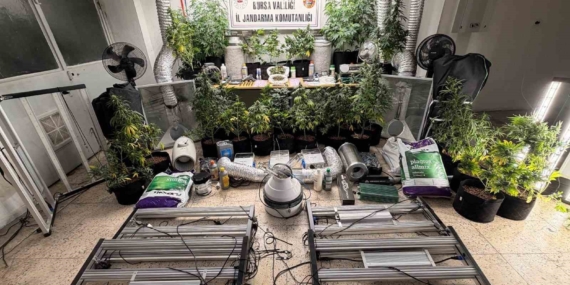 Evini uyuşturucu imalathanesine çevirdi, jandarma operasyonuyla yakalandı