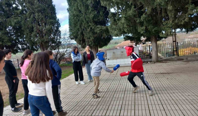 Babaeski’de üniversite öğrencilerinden köy okulunda anlamlı faaliyet