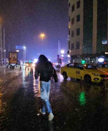 İstanbul’da beklenen sarı kodlu sağanak başladı