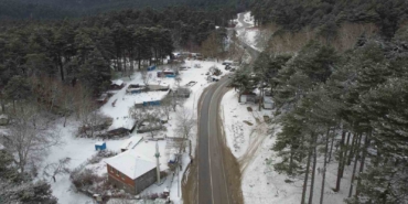 Kazdağları’na beklenen kar geldi: Yüksek kesimler beyaza büründü
