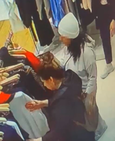 Kılıktıktan kılığa giren cep telefonu hırsızı kadın kamerada