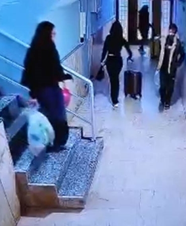 Güllü’nün kızı ve arkadaşının valizlerle kaçmaya çalıştığı anlar kamerada