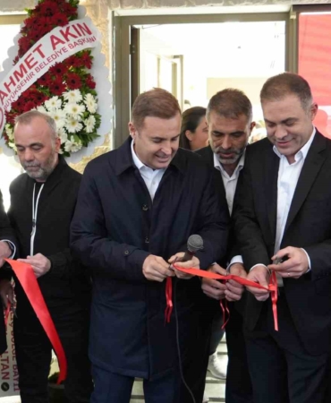 Başkan Akın ve Milletvekili Sarı açılışta buluştu