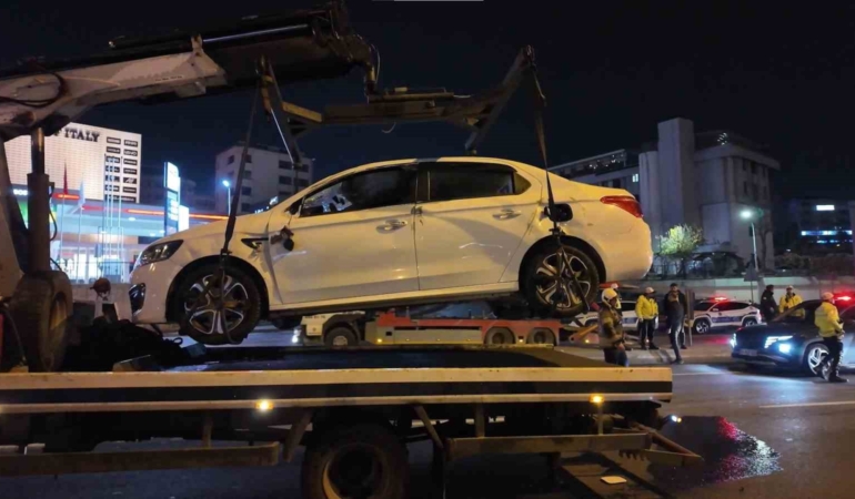 D-100’de makas atan otomobil takla attı