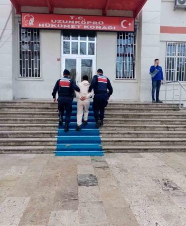 Edirne’de 9 yıl kesinleşmiş hapis cezasıyla aranan firari hükümlü tutuklandı