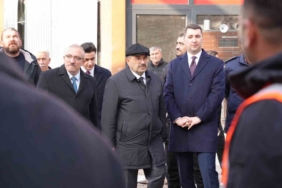 Vali Ustaoğlu, Sındırgı’da yıkım ve geçici ticaret alanını inceledi