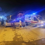 Balıkesir’de kavşakta 3 araç kaza yaptı