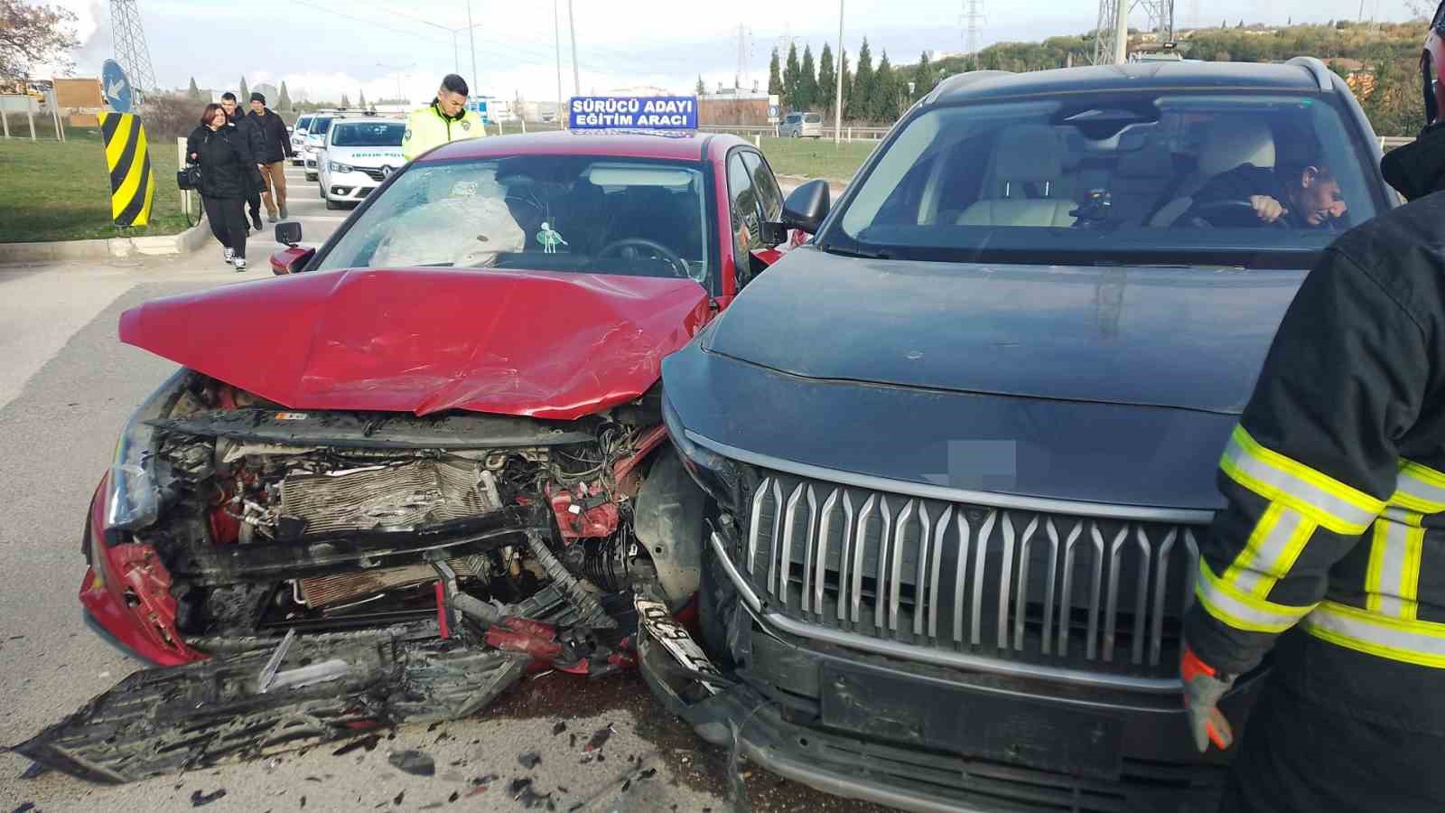 Bilecik’te aday sürücü direksiyon sınavında kaza yaptı: 4 yaralı