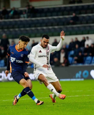 Trendyol Süper Lig: RAMS Başakşehir: 2 - Gaziantep FK: 1 (İlk yarı)