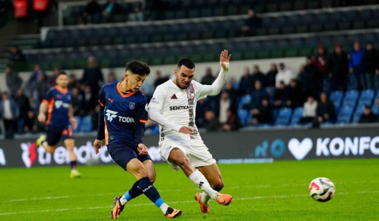 Trendyol Süper Lig: RAMS Başakşehir: 2 - Gaziantep FK: 1 (İlk yarı)