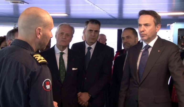 Bakan Bayraktar: "Karadeniz’de görev yapacak 6. sondaj gemimiz çarşamba günü Mersin’de olacak"