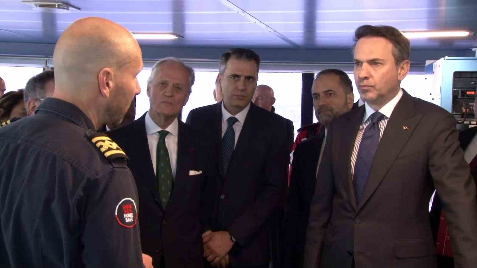 Bakan Bayraktar: "Karadeniz’de görev yapacak 6. sondaj gemimiz çarşamba günü Mersin’de olacak"