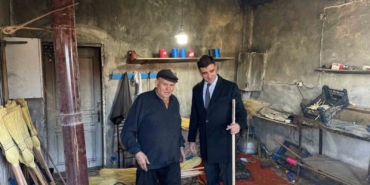 30 yıldır süpürge yapıyor, "bu meslek benim ömrüm" diyor