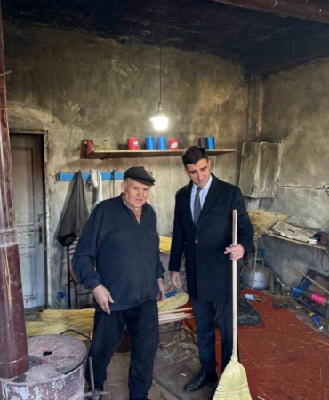 30 yıldır süpürge yapıyor, "bu meslek benim ömrüm" diyor