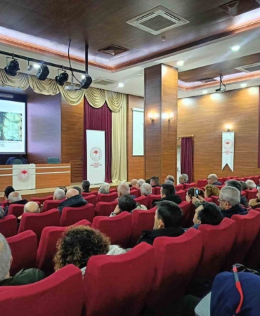 Prof. Dr. Yeninar: "Arı ölümlerinin çoğu kışlamaya bağlı ortaya çıkıyor"