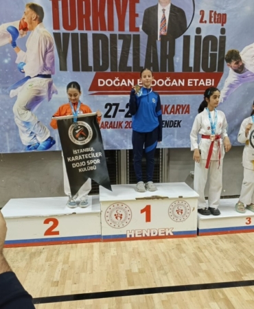 Kartepe Belediyespor karatecileri Sakarya’dan 9 madalyayla döndü