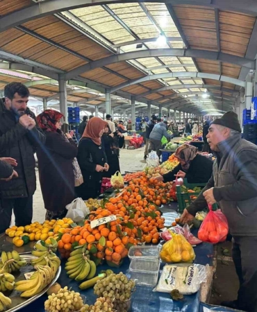 Depremlerin ardından Sındırgı’da komşuluk seferberliği