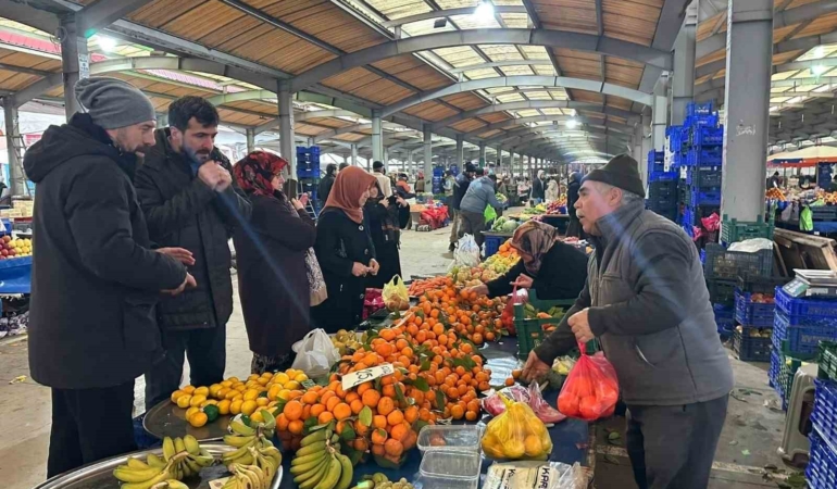 Depremlerin ardından Sındırgı’da komşuluk seferberliği